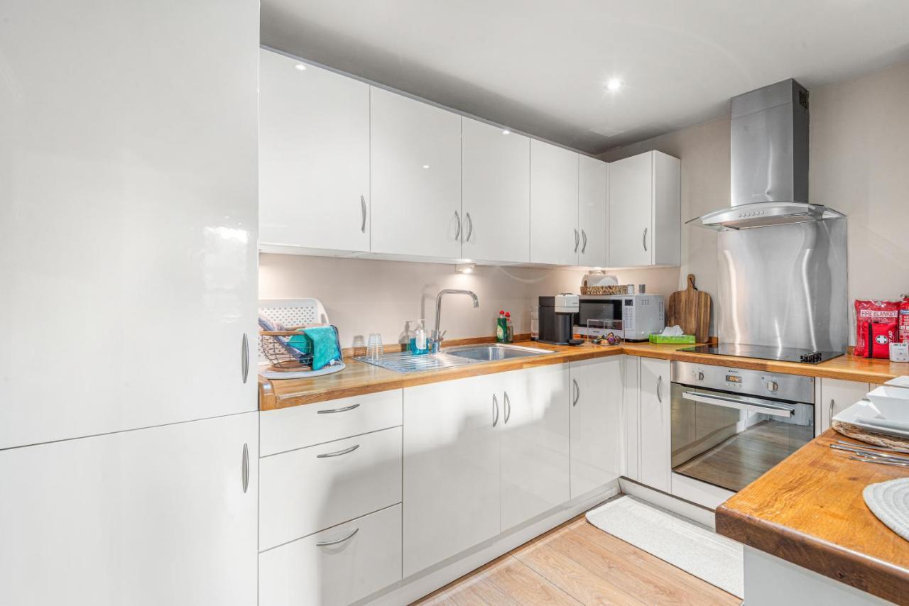 Whitechapel - Steps From Station & Sights! Apartamento