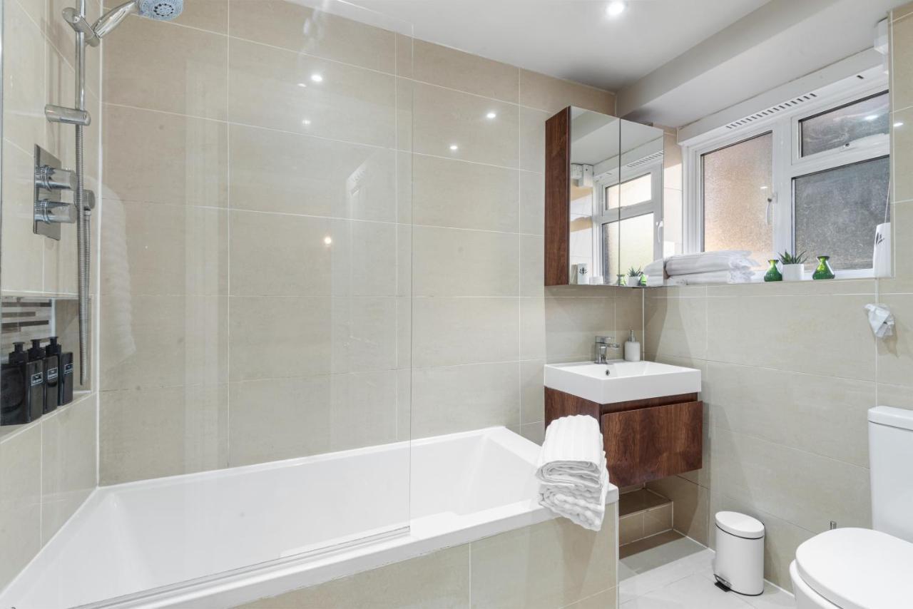 Whitechapel - Steps From Station & Sights! Apartamento Londres