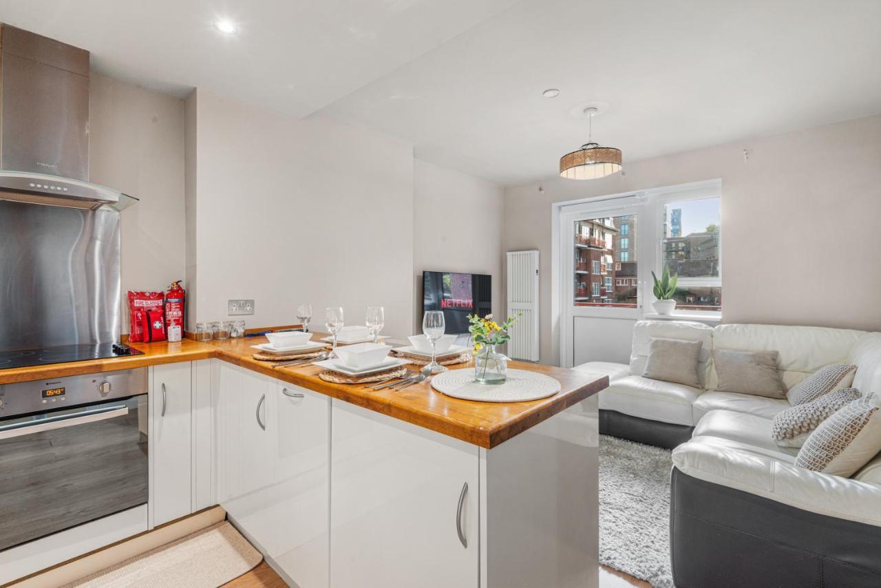 Whitechapel - Steps From Station & Sights! Appartement Londen